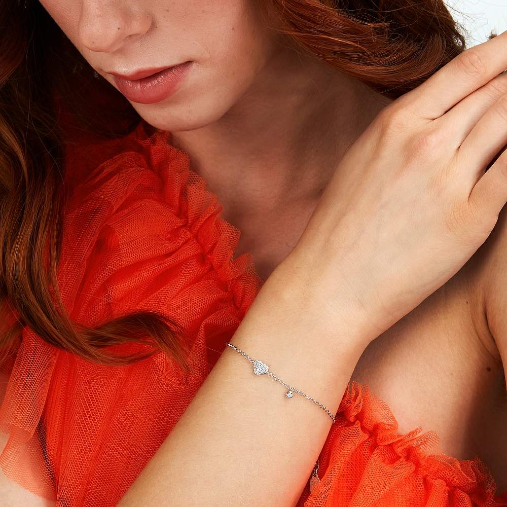 bratara argint rodiat 925 La petite story cu inima in diamante cz montate pave purtata la mana