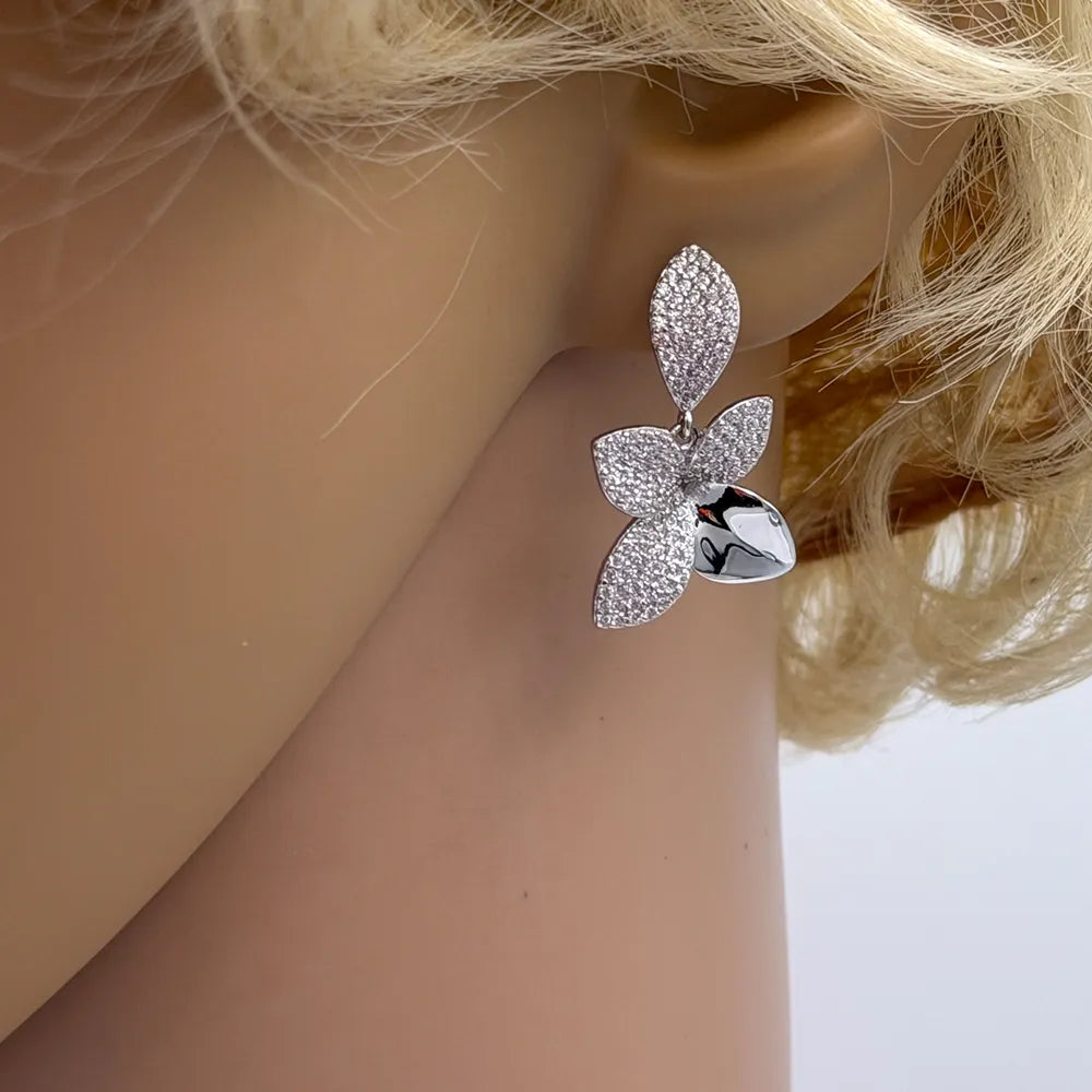 cercei din argint 925 rodiat in forma de floare cu petale diamante cz montate micropave