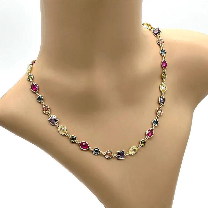 colier din argint auriu cu pietre in forme diferite ametist, peridot, spinel si topaz la gat