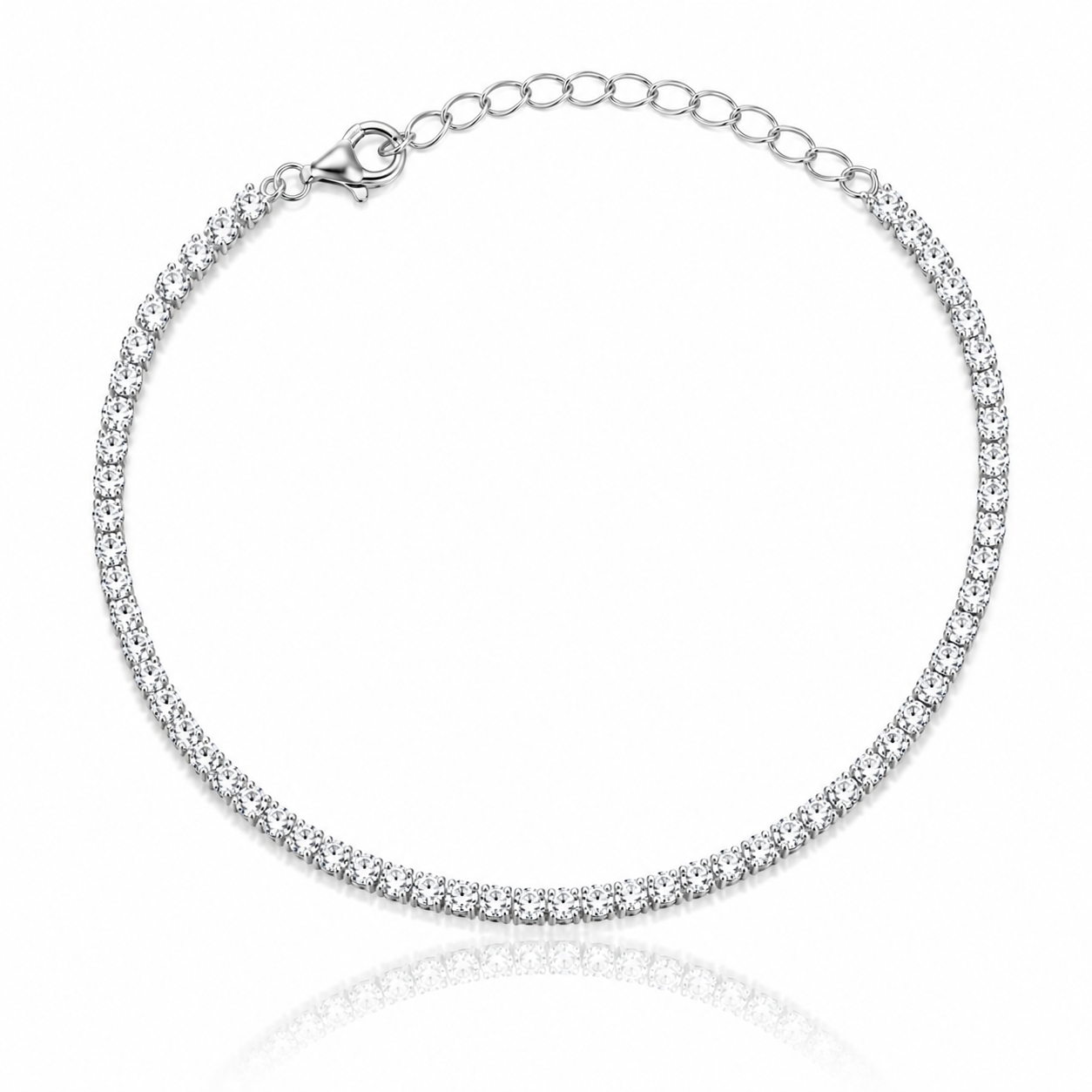 Bratara tennis din argint 925 rodiat argintiu formata dintr-un rand continuu si simetric de diamante CZ albe cu latimea de 3 mm.