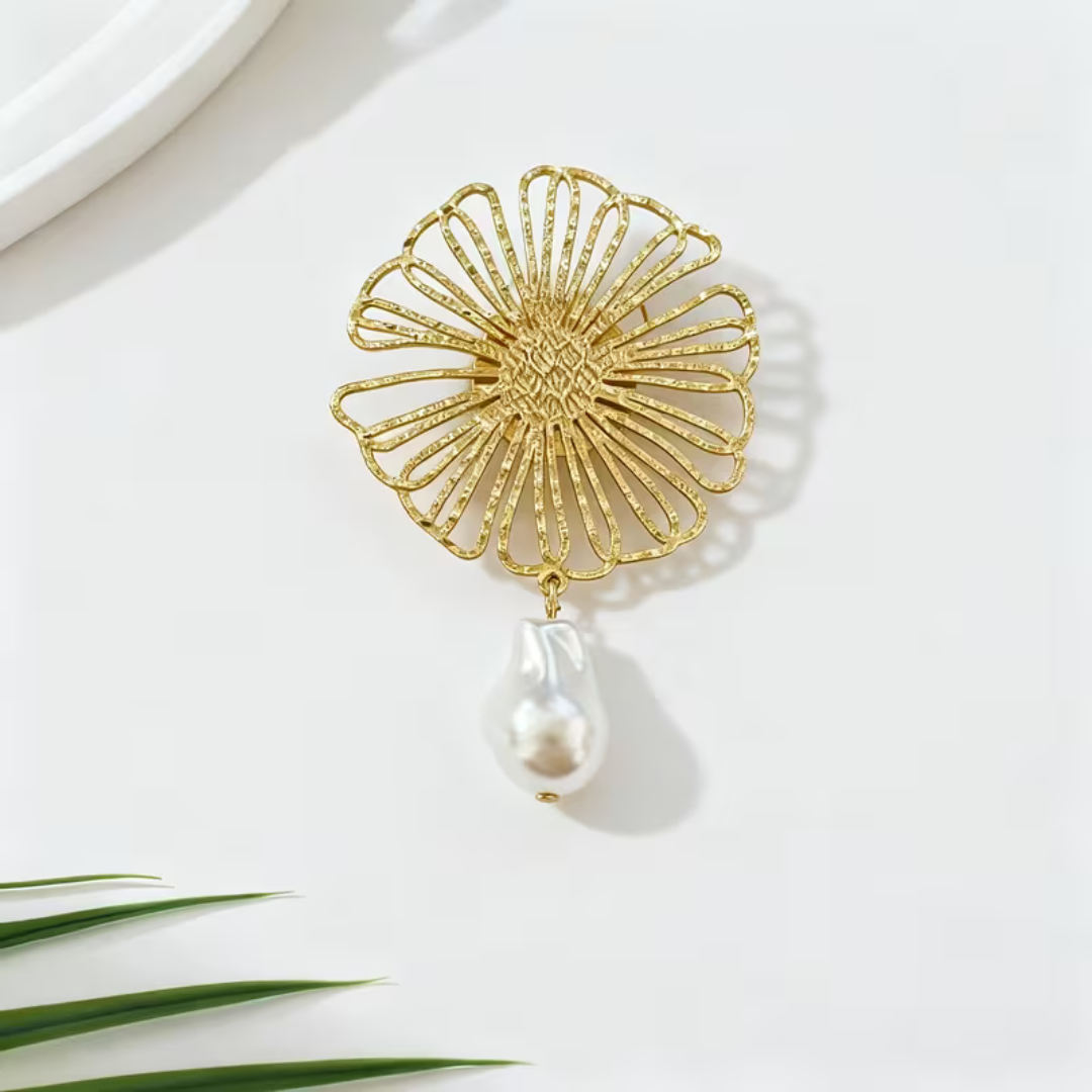 broasa aurie floare cu perla vedere de ansamblu