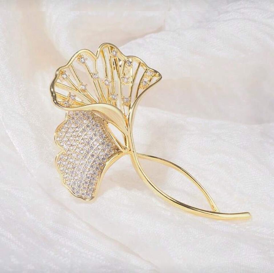 brosa aurie frunza de ginseng cu cristale