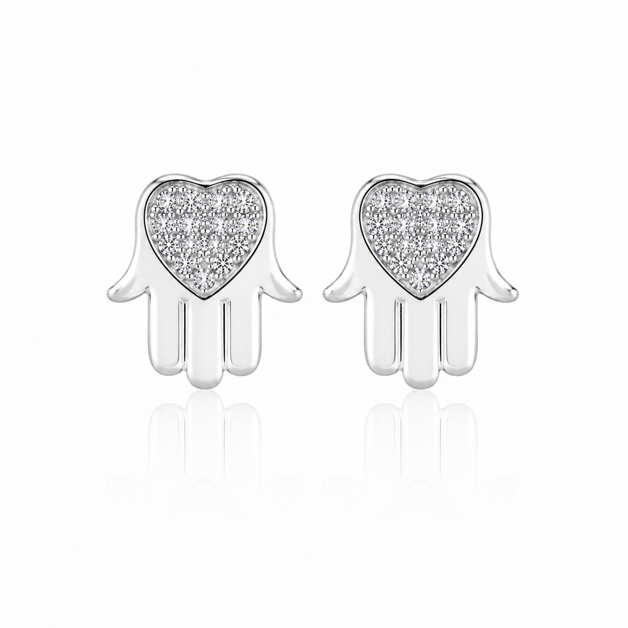 Pereche de cercei stud din argint 925 rodiat in forma de Mana Fatimei cu o inima centrala din diamante cz albe micropave