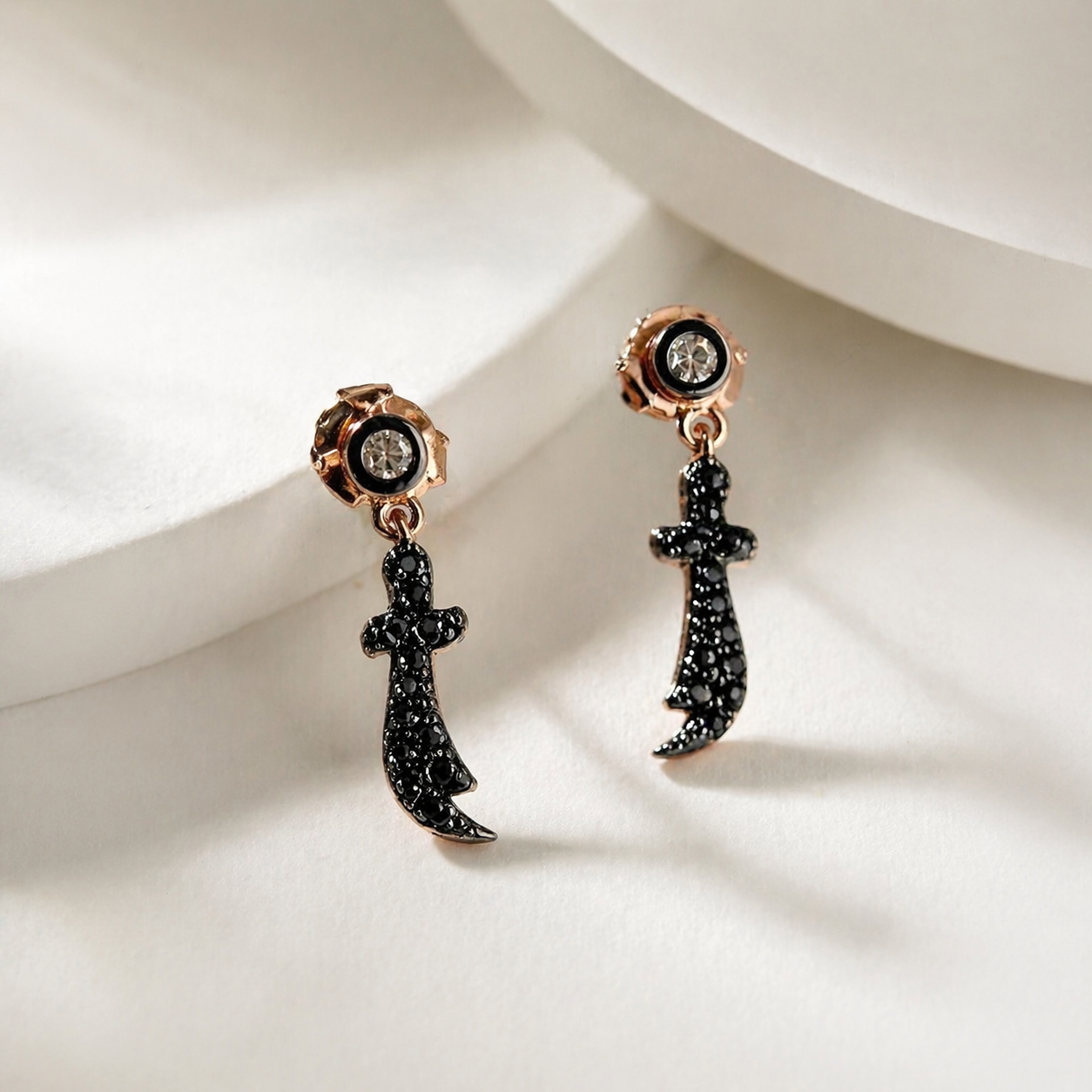 Cercei eleganti tip sabie din argint 925 rose gold cu pavaj de diamante CZ negre micropave, design italian premium Lasardo Gioielli fashion