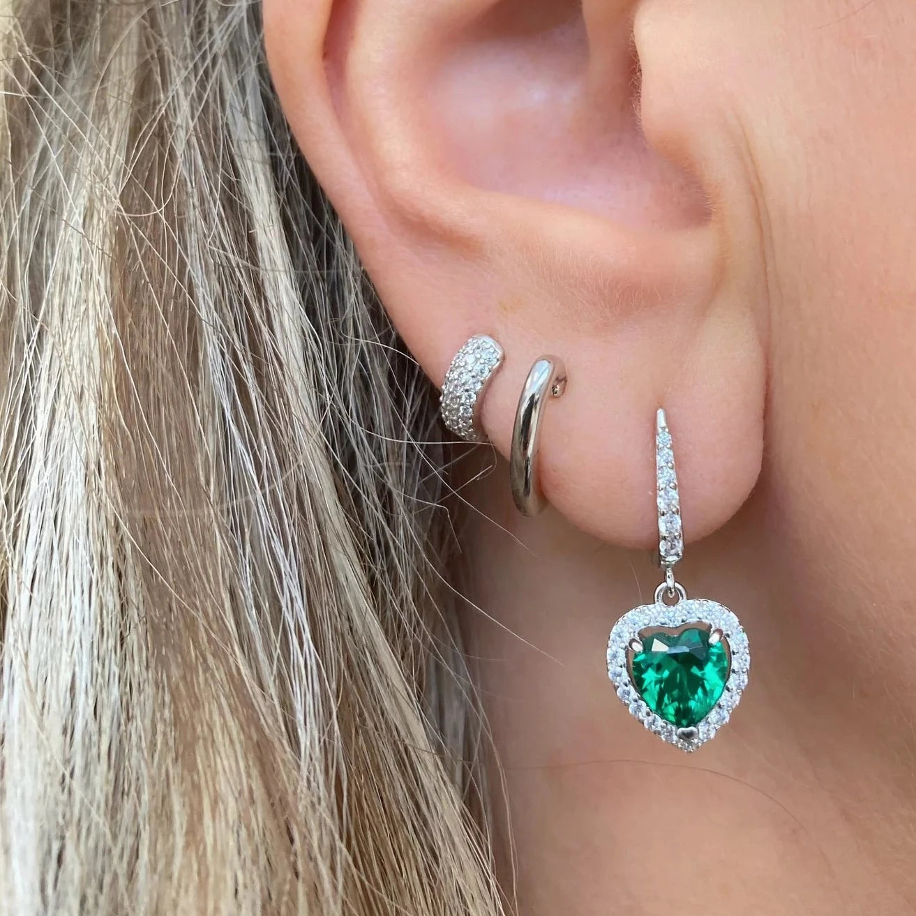 Cercei din argint 925 rodiat cu diamante si smarald CZ in forma de inima Cercei Lasardo Gioielli