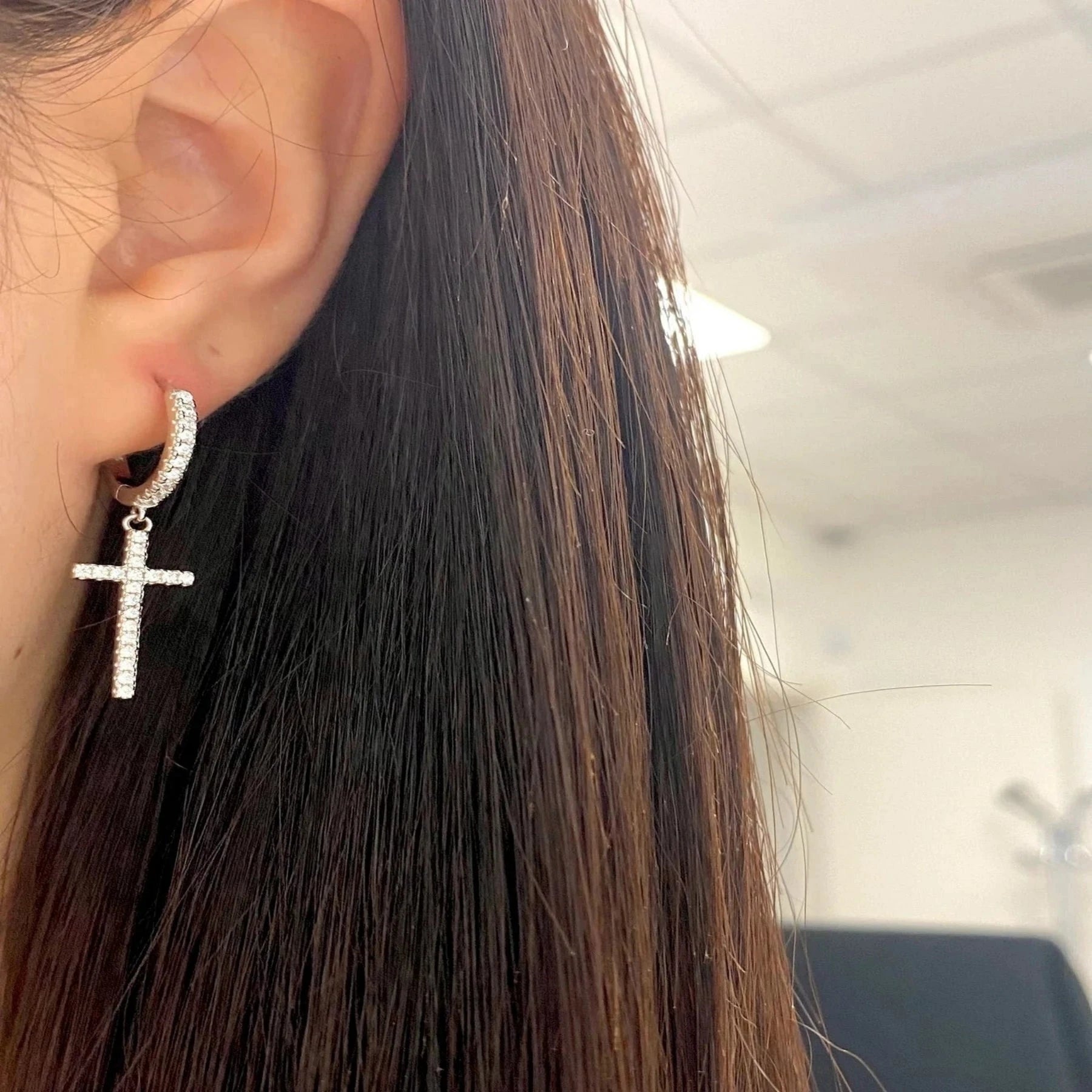 Cercei din argint 925 rodiat auriu tortita cu cruce in diamante CZ albe Cercei Lasardo Gioielli