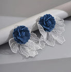 cercei floare denim si dantela alba