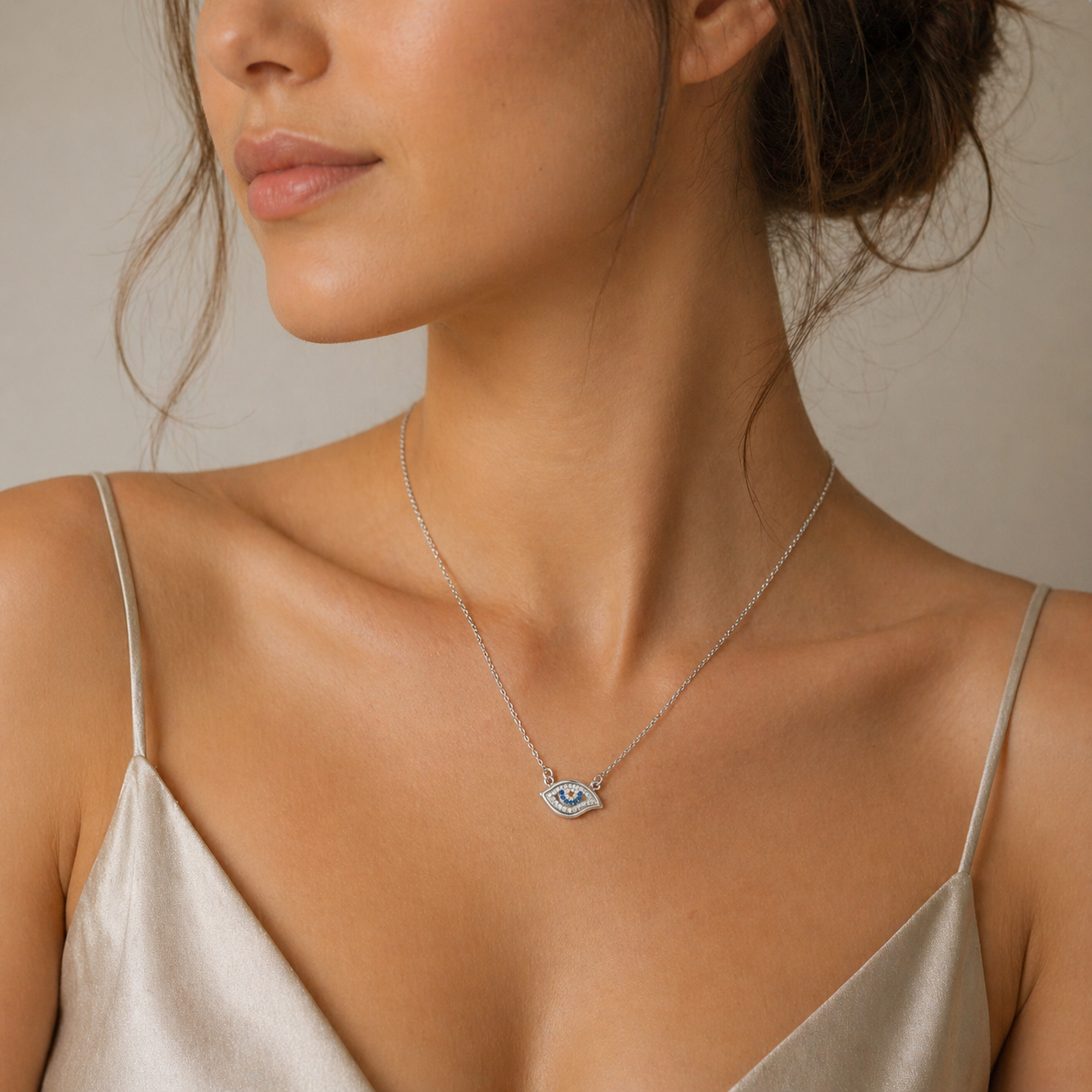 Colier statement din argint 925 rodiat cu pandantiv mare de 2 cm reprezentand simbolul Evil Eye, incrustat integral cu diamante CZ albe si albastre, purtat la gat