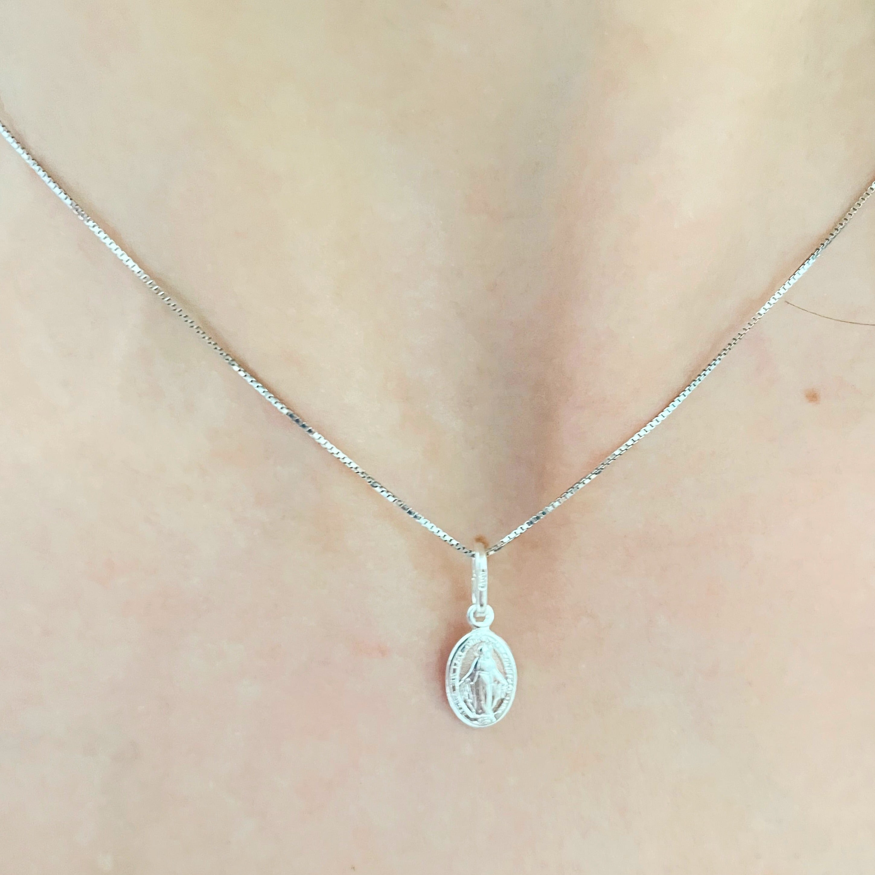 colier argint cu maica domnului