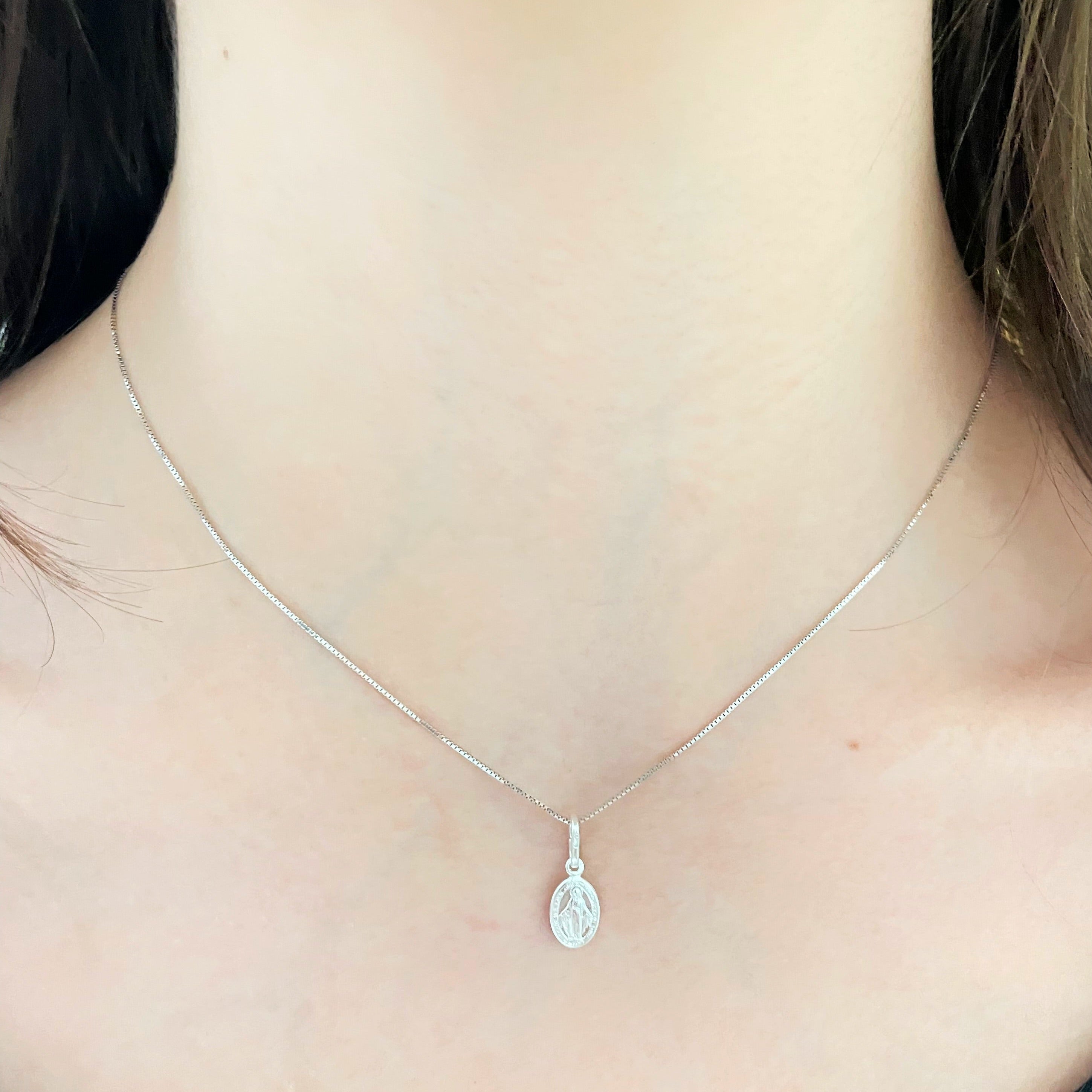 colier argint cu maica domnului