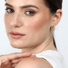 mono cercel auriu cu perle