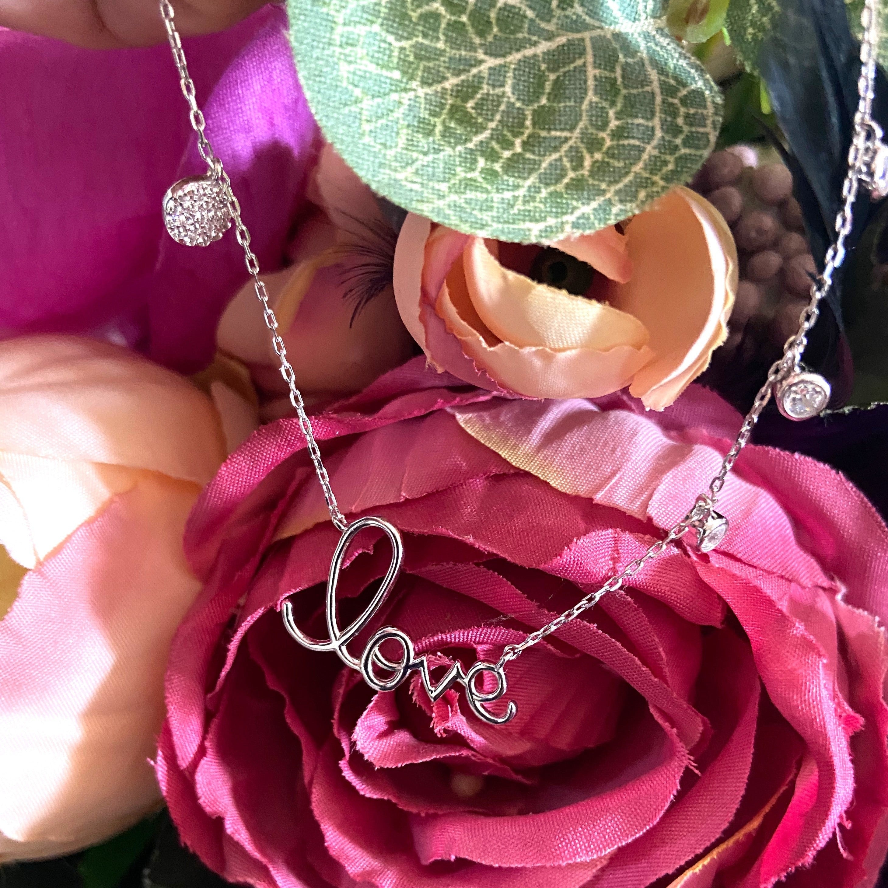 Bratara din argint 925 rodiat cu scris "Love" si charms-uri cu diamante CZ albe Bratara Lasardo Gioielli