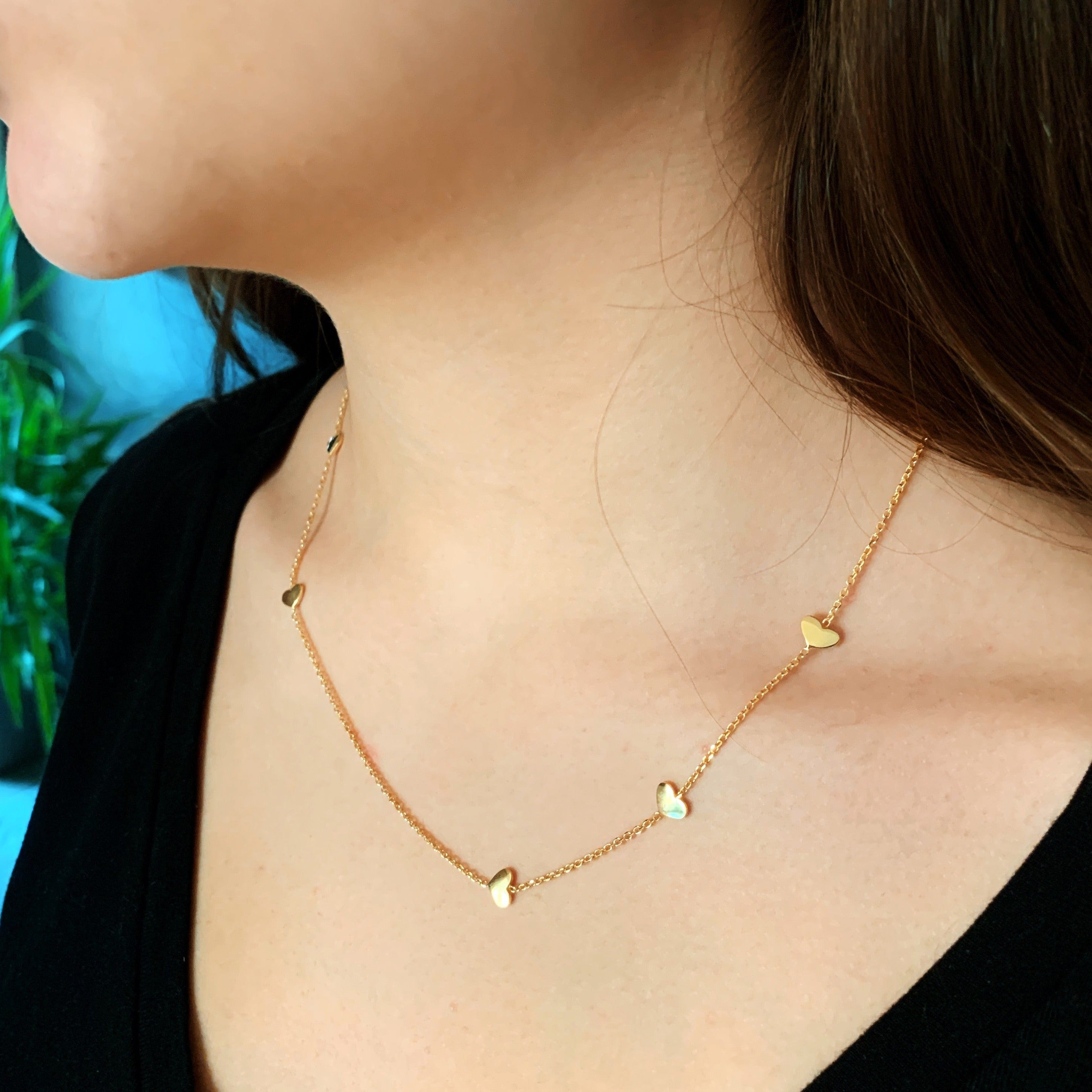 colier auriu cu inimi