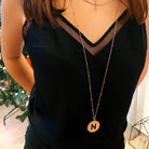 colier cu pandantiv banut cu litera