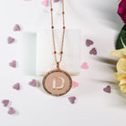 colier cu pandantiv banut cu litera