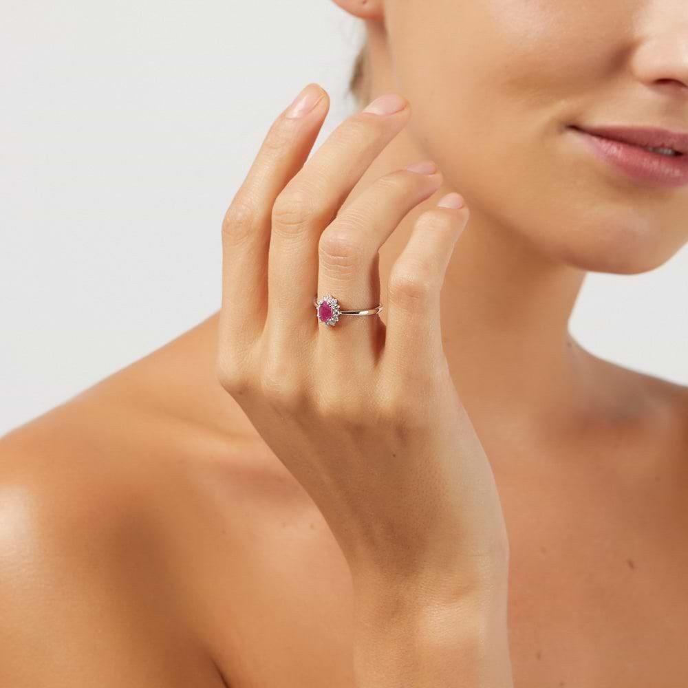 inel cu piatra rosie