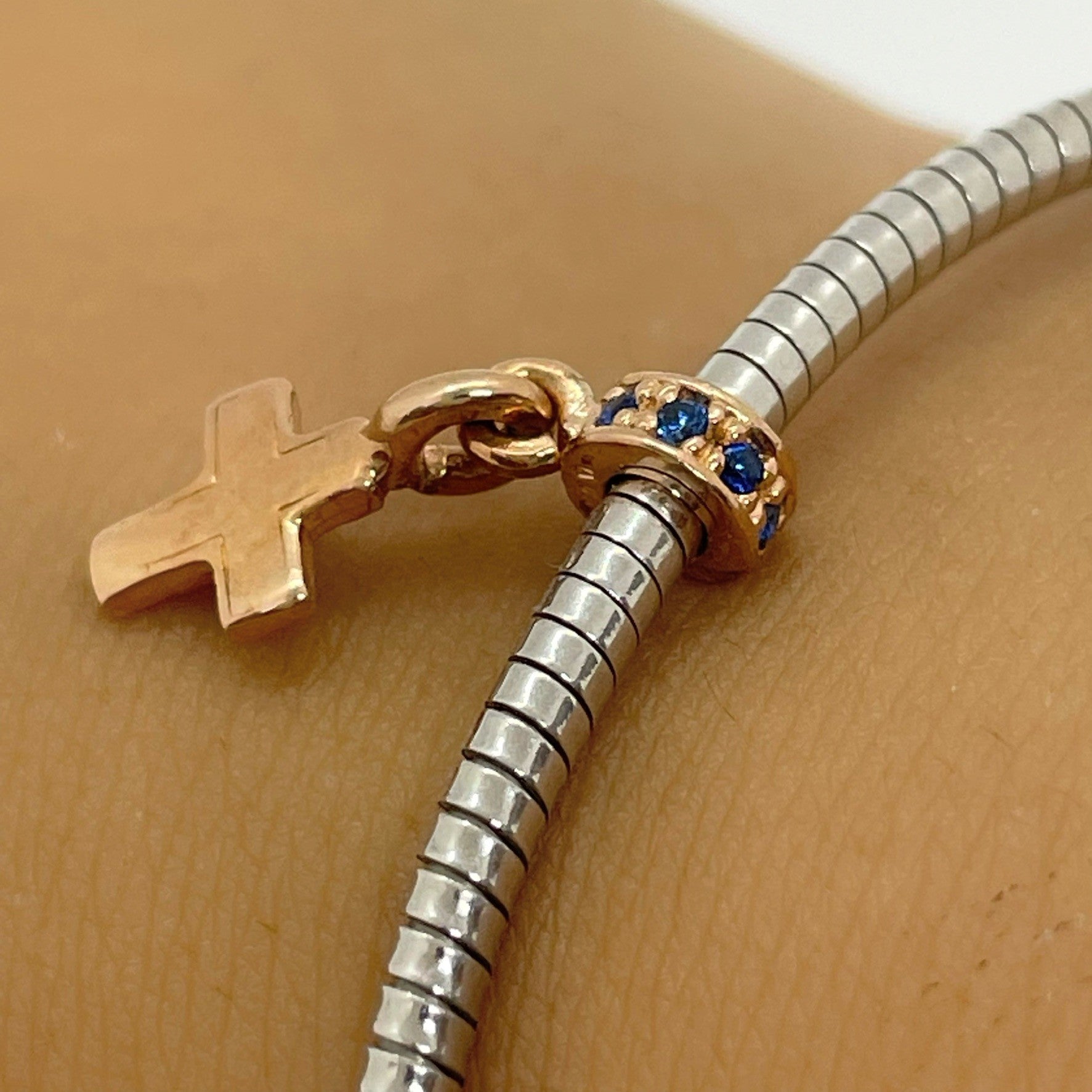 Bratara fixa semirigida din argint 925 rodiat cu cruciulita rose gold Bratara Lasardo Gioielli