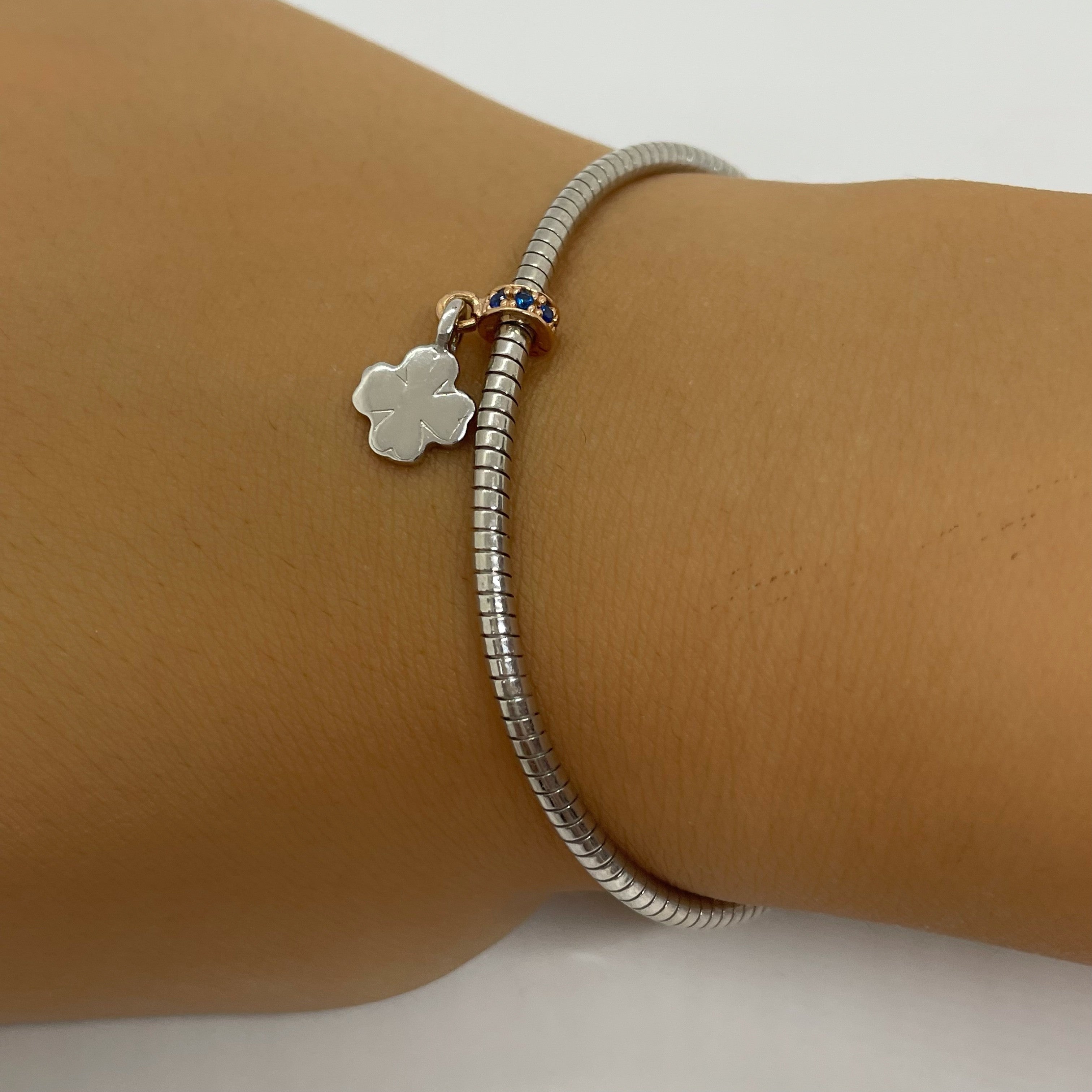 Bratara fixa semirigida din argint 925 rodiat cu trifoi Bratara Lasardo Gioielli