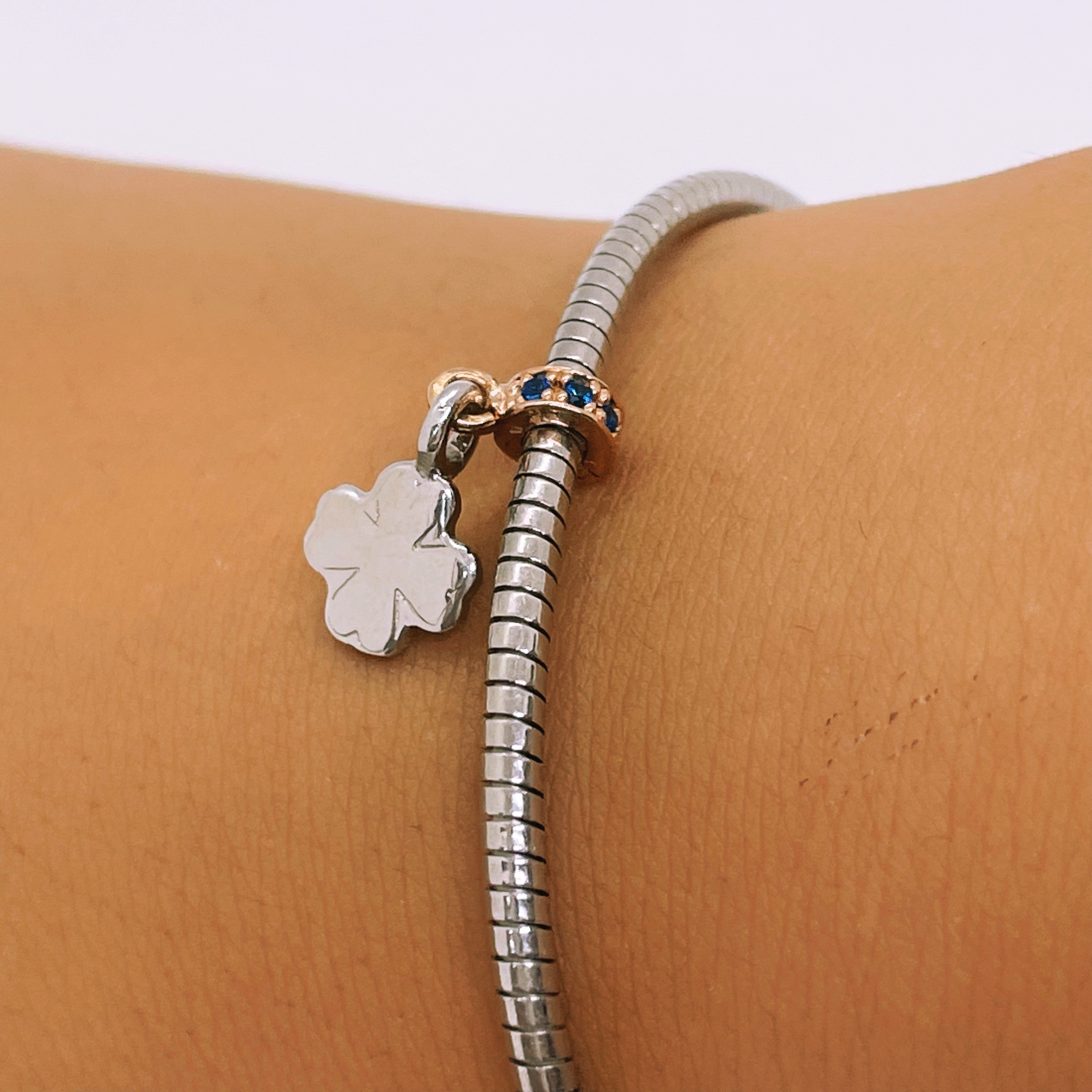 Bratara fixa semirigida din argint 925 rodiat cu trifoi Bratara Lasardo Gioielli