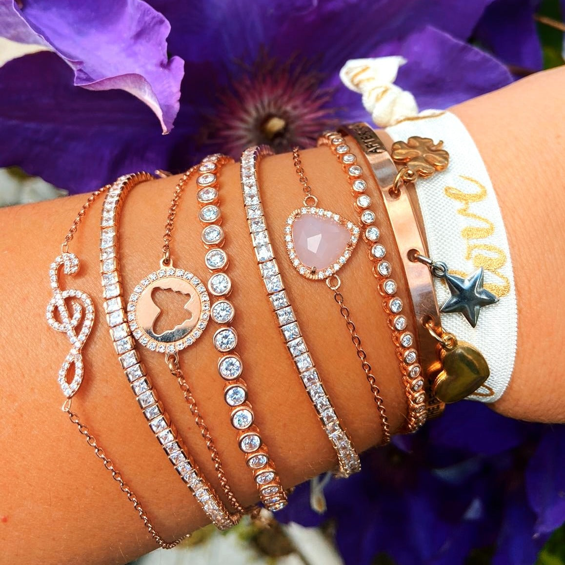 Bratari din argint 925 rodiat rose gold puse toate la o mana layering