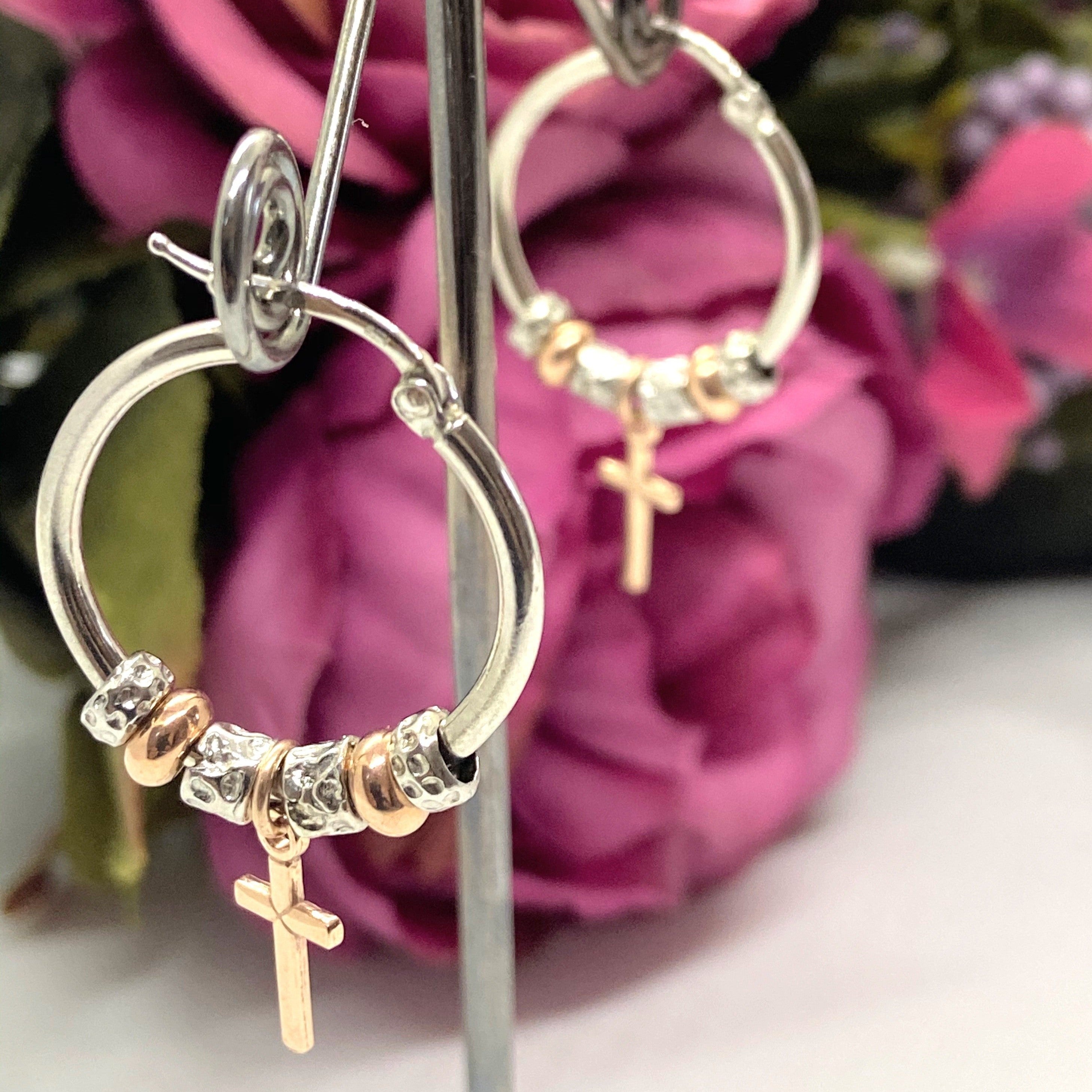 cercei tortita din argint 925 rodiat cu elemente argintii si rose gold si cruced rose gold