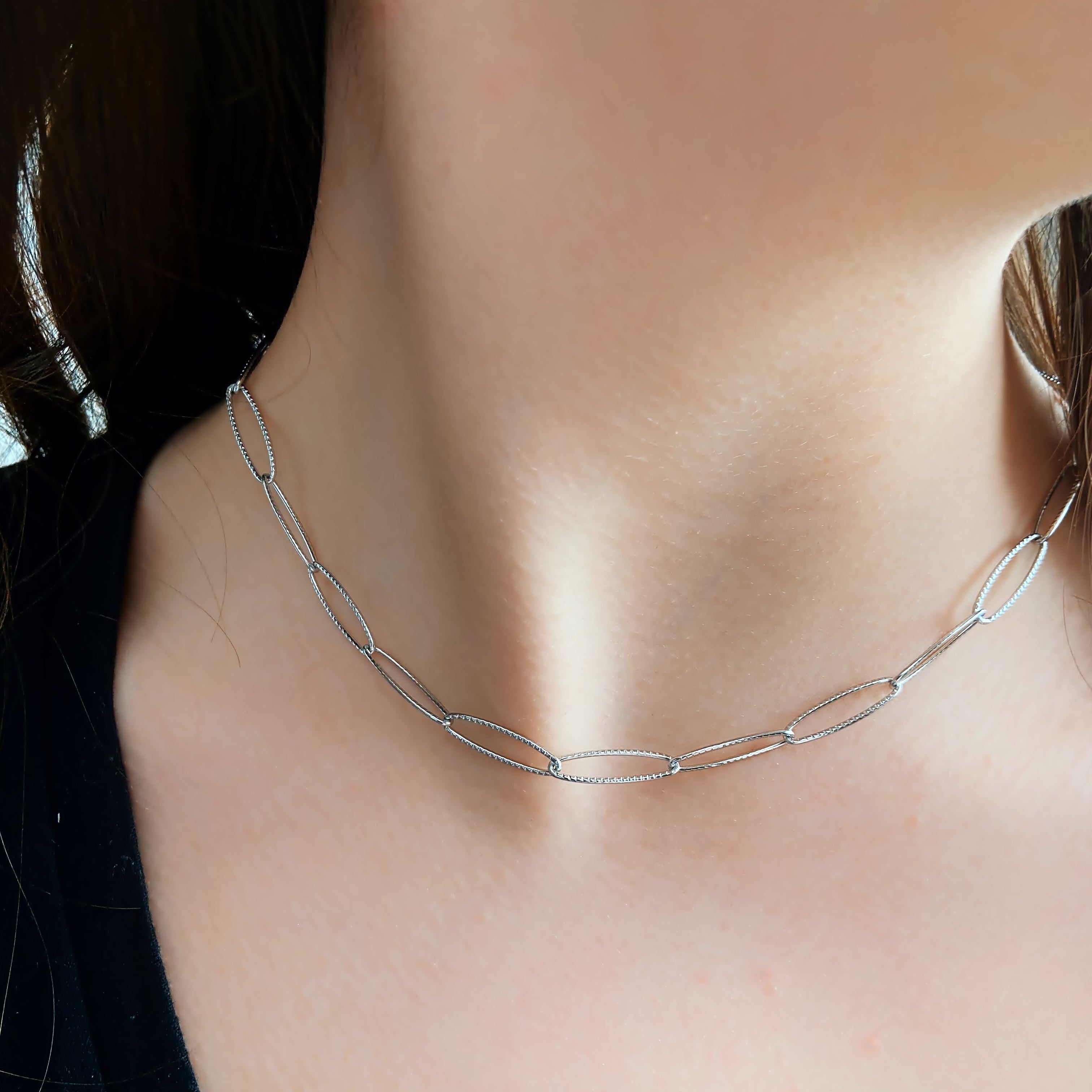 colier argintiu cu zale