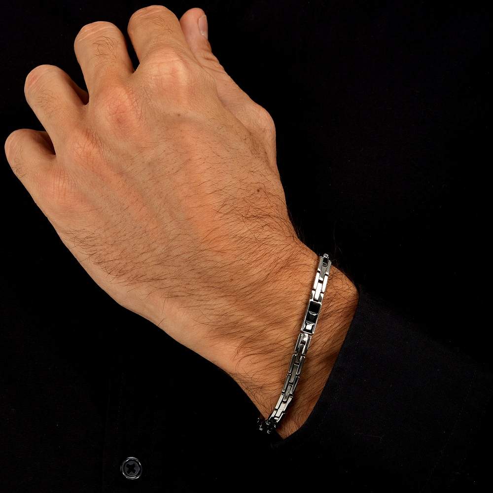 Brățară argintie cu diamante negre pentru bărbați – stil modern și elegant