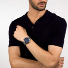 Ceas barbatesc Sector 230 editie speciala FC Inter Milano din otel inoxidabil cu cadran albastru si functie cronograf la mana unui model masculin
