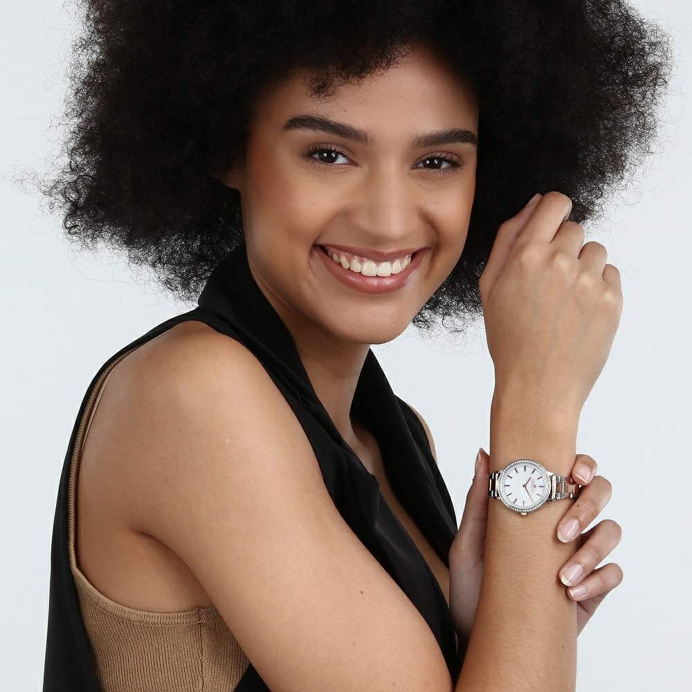 Ceas Morellato 1930 purtat la incheietura, bratara bicolor si cadran sidef cu detalii rose gold