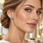 Cercei dama din argint 925 rodiat cu Diamante CZ albe claritate AAAAA si Topaz albastru la urechea unui model feminin elegant