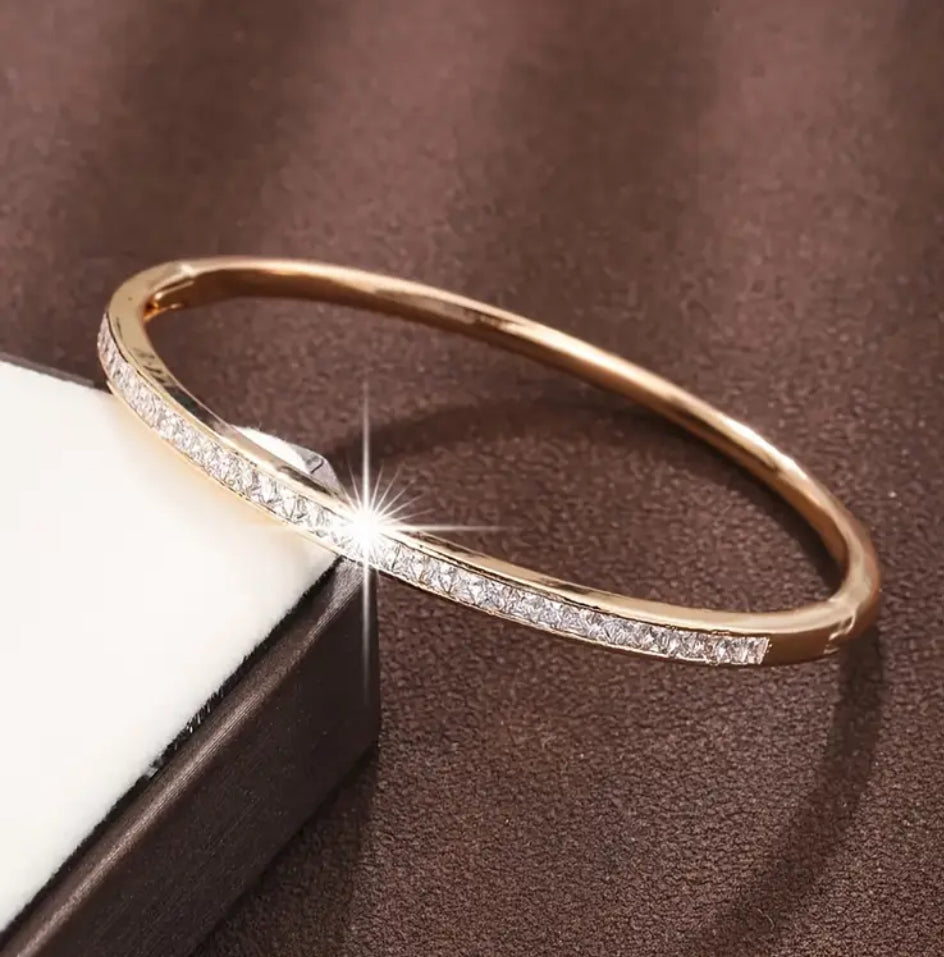Bratara Aurie Bangle cu Diamante CZ Golden Radiance Bratara Lasardo Gioielli