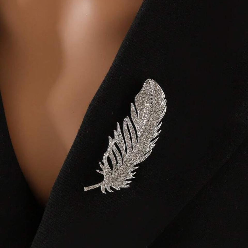 brosa argintie eleganta pana cu cristale