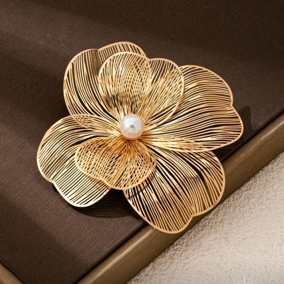 brosa floare mare aurie cu perla