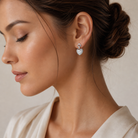 Pereche de cercei din argint 925 in forma de inima cu pavaj de diamante cubic zirconia albe, la ureche