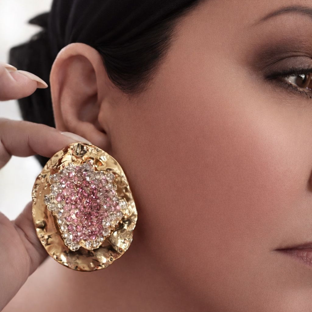 cercei supradimensionati aurii cu cristale la ureche