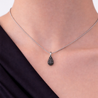 Colier elegant din argint 925 rodiat cu pandantiv in forma de picatura 3D, batut in cristale negre si albe, lant venetian, colectia Lasardo Gioielli, la gat