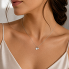 Colier din argint 925 rodiat cu lantisor fin si doua pandantive suspendate: un banut plat gravat Lucky Star si o stea stralucitoare cu diamante cz montate micropave, la gatul unui model feminin elegant