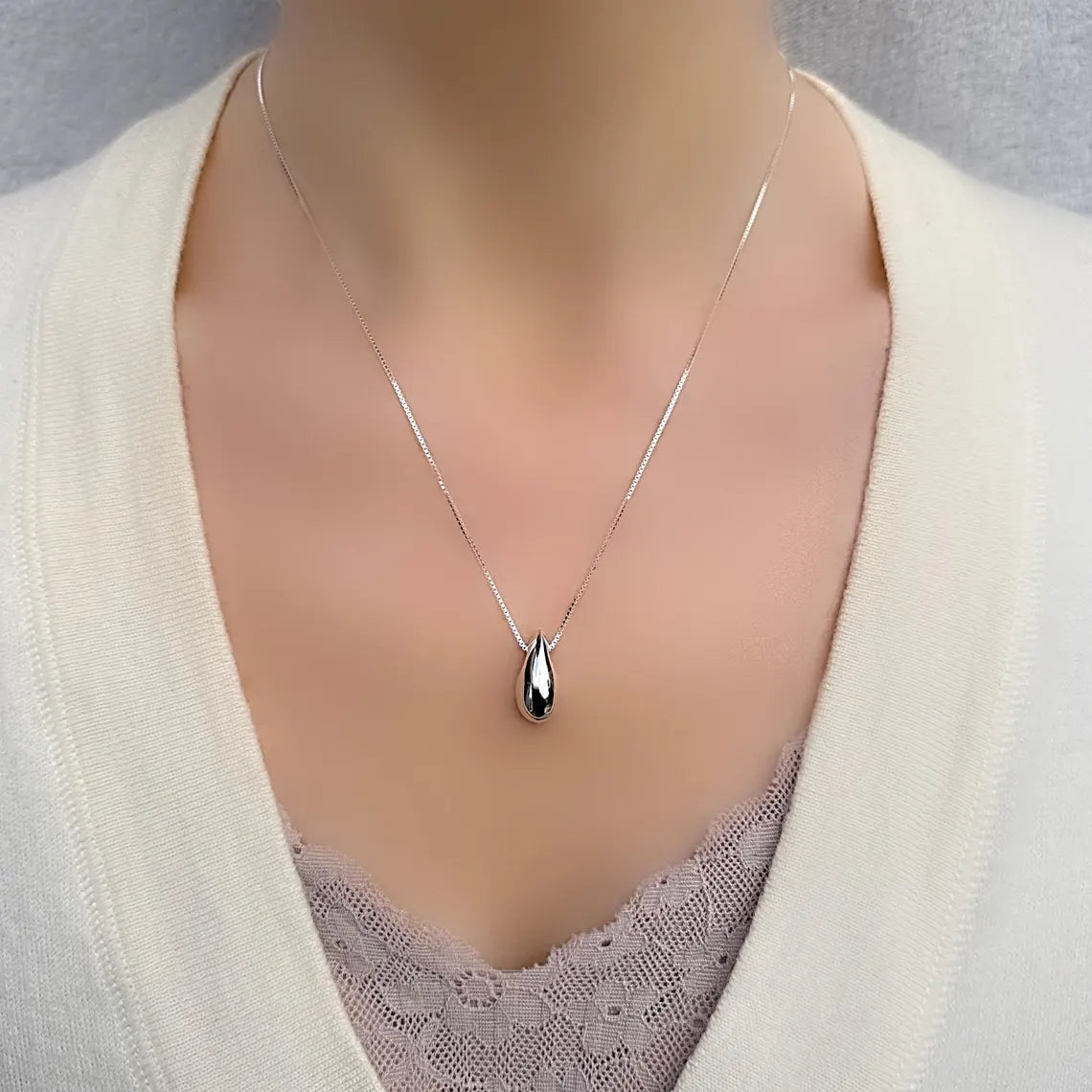 colier din argint in forma de lacrima silver drop