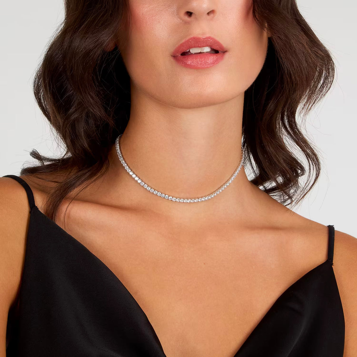 Colier tennis de dama Morellato din argint 925 rodiat cu diamante CZ claritate AAAAA.l gatul unui model feminin elegant