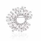 Detaliu stralucitor al unei brose elegante cu cristale bagheta de 5.5 cm, colectia de lux Lasardo
