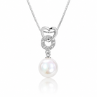 Detaliu colier din argint 925 cu inima si perla sidef de 7mm, design elegant pentru ocazii speciale
